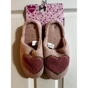 Pink Slippers with a heart on the toes / Size XL (9.5 to 10.5)